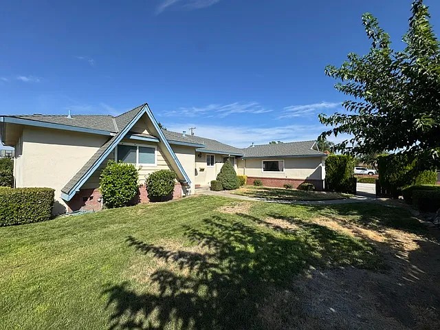 305 Flores Court